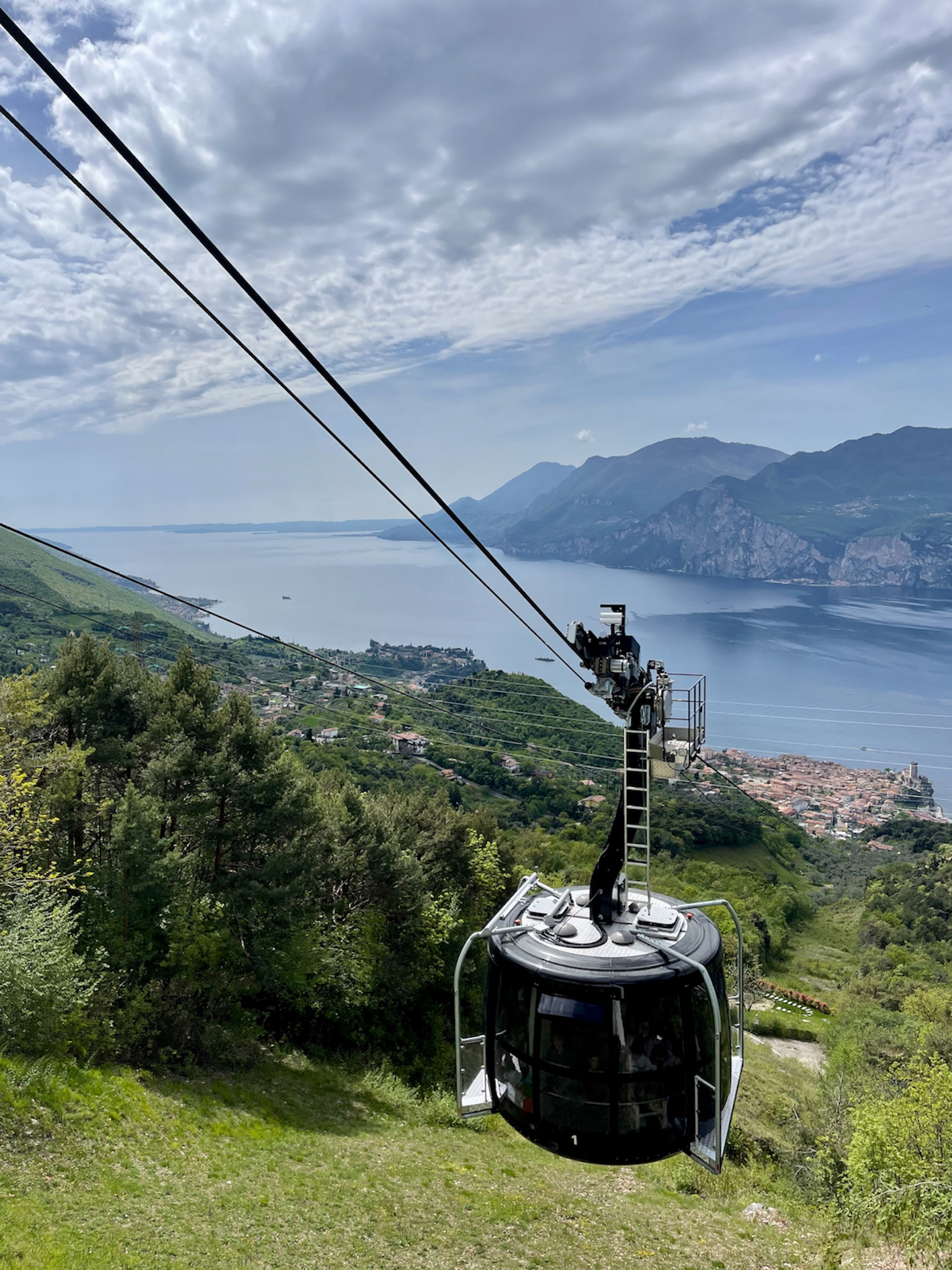 Kaapelihissillä Monte Baldolle